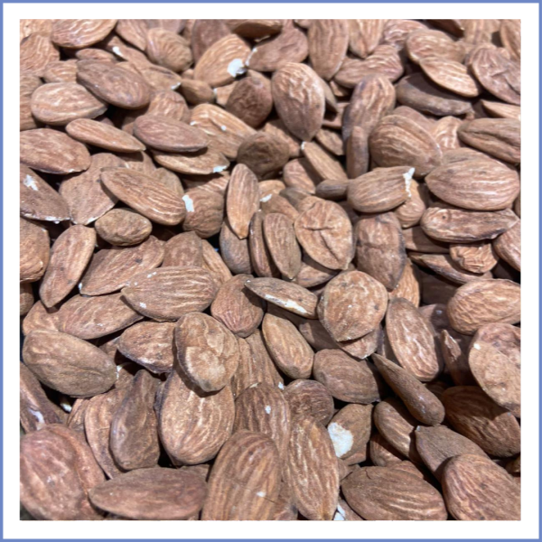 Yerli Çiğ Ak Badem (500 Gr.) görseli.